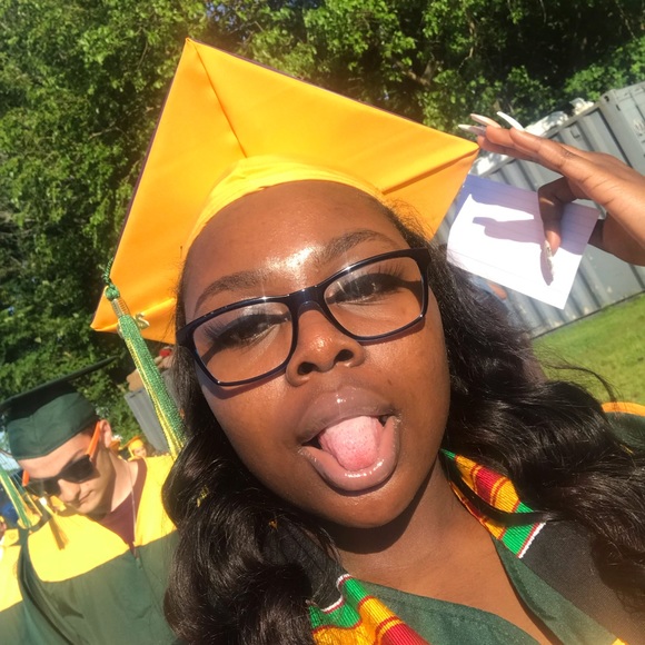 Meet your Posher, Cherena - Picture 1 of 1